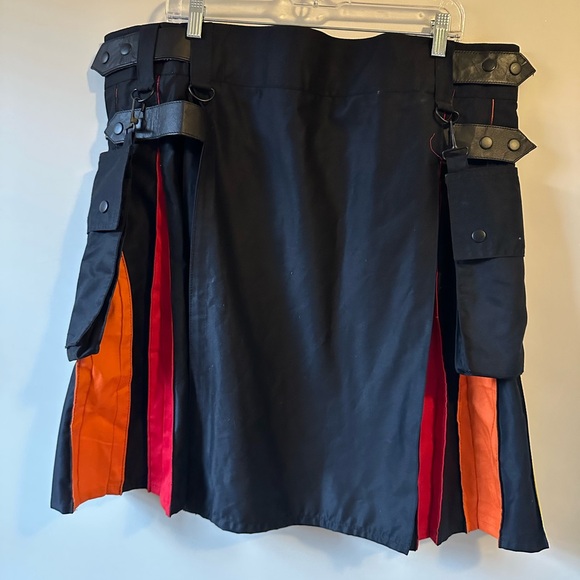 Men’s Black Utility Kilt Rainbow Pleats Detachable Pockets Pride Ren Faire - Picture 2 of 4